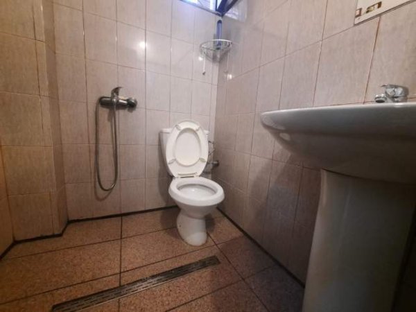Tirane, jepet me qera apartament 1+1 Kati 1, 47 m² 300 Euro (gjon mili)