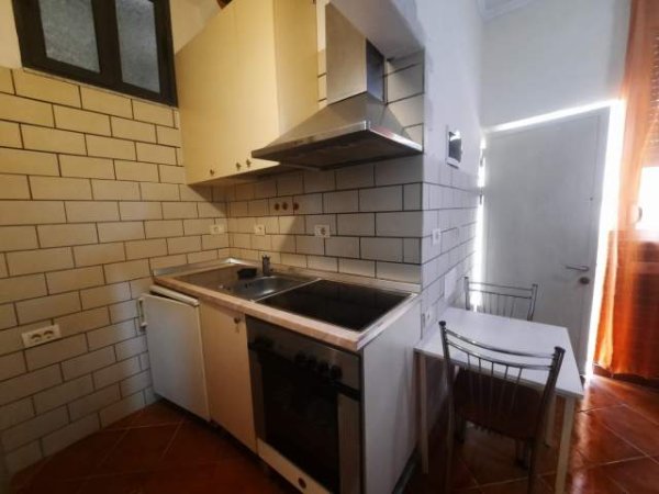 Tirane, jepet me qera apartament 1+1 Kati 1, 47 m² 300 Euro (gjon mili)