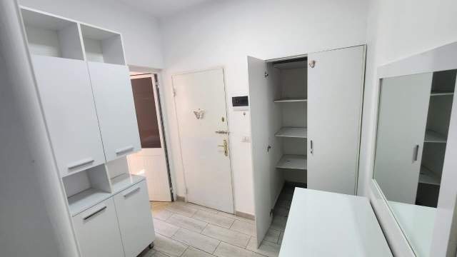 Tirane, jepet me qera apartament 1+1+BLK Kati 3, 70 m² 45.000 Leke (barrikada)
