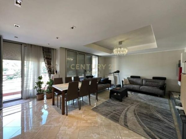 Tirane, jepet me qera apartament 3+1+BLK Kati 5, 179 m² 1800 Euro (Kompleksi Nobis)