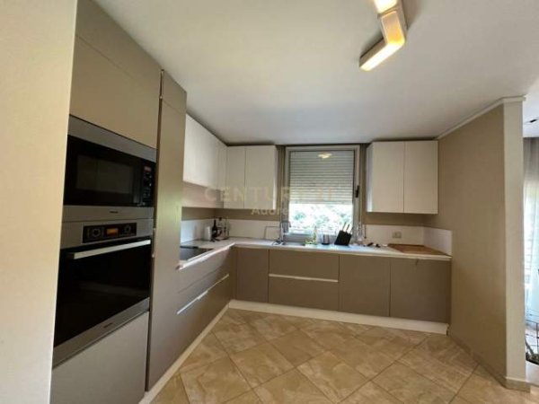 Tirane, jepet me qera apartament 3+1+BLK Kati 5, 179 m² 1800 Euro (Kompleksi Nobis)