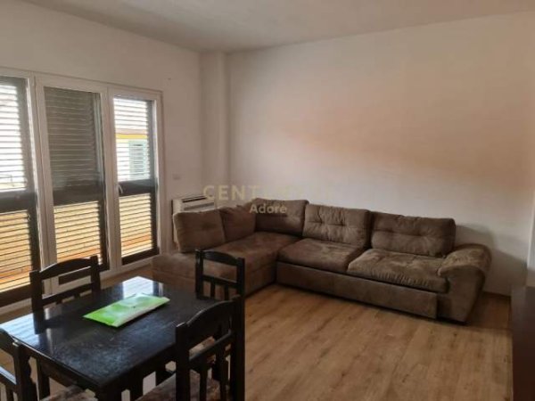 Tirane, jepet me qera apartament 3+1+BLK Kati 3, 122 m² 600 Euro (Liqeni i Thate)