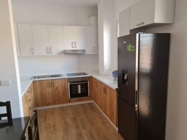 Tirane, jepet me qera apartament 3+1+BLK Kati 3, 122 m² 600 Euro (Liqeni i Thate)