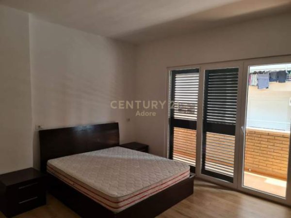Tirane, jepet me qera apartament 3+1+BLK Kati 3, 122 m² 600 Euro (Liqeni i Thate)