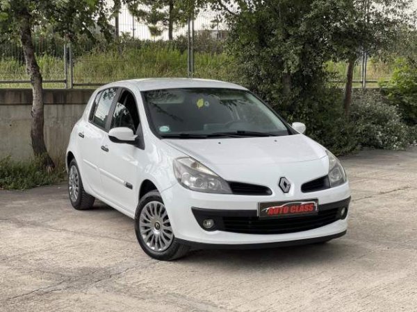 Tirane, shes makine Renault CLIO Viti 2010, 3700 Euro