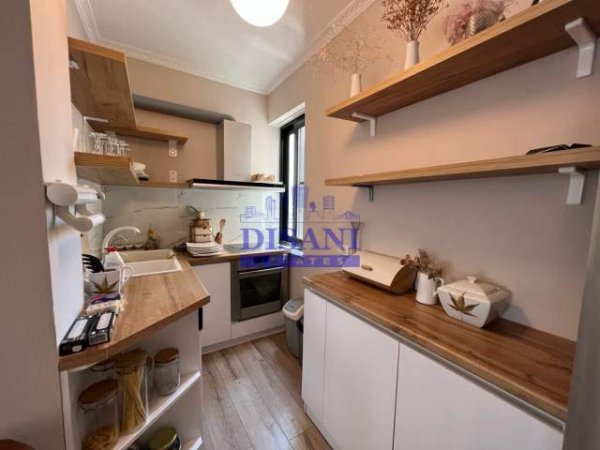 Tirane, jepet me qera apartament 2+1+BLK Kati 11, 88 m² 1.000 Euro (Rruga e Kosovareve)