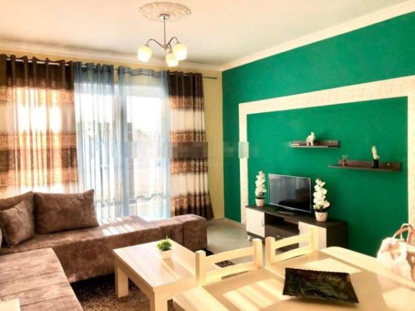 Tirane, jap me qera apartament 1+1+BLK Kati 2, 70 m² 400 Euro (Vilat Gjermane)
