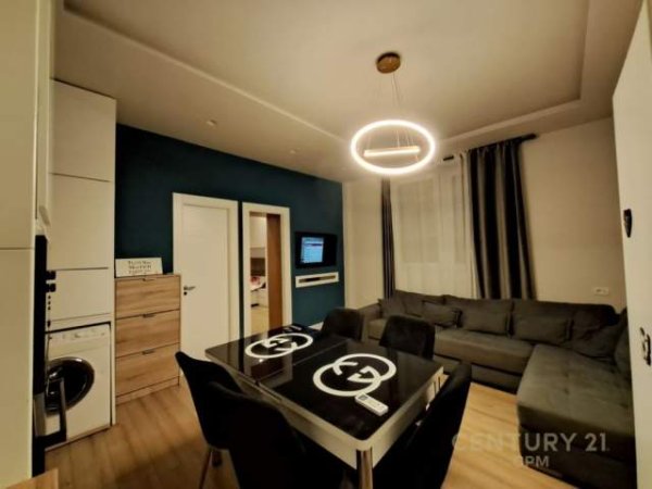 Tirane, shitet 56 m² 90.000 Euro (liqeni)