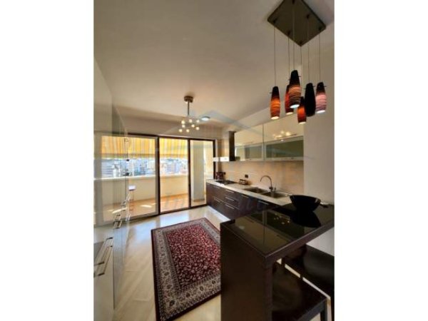 Tirane, jepet me qera apartament 2+1 Kati 8, 123 m² 650 Euro (Brryli)