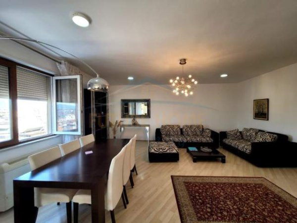 Tirane, jepet me qera apartament 2+1 Kati 8, 123 m² 650 Euro (Brryli)