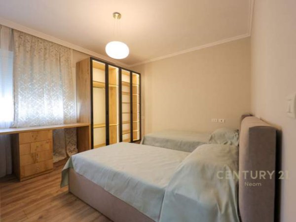 Tirane, shes apartament 2+1 Kati 2, 105 m² 230.000 Euro (Komuna e Parisit)