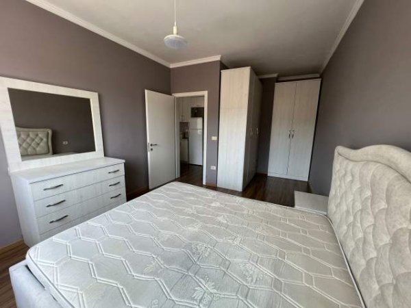 Tirane, jepet me qera apartament 1+1+BLK Kati 12, 75 m² 550 Euro (KOMUNA PARISIT)