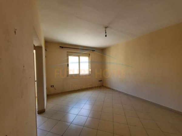 Tirane, jepet me qera apartament 1+1 Kati 3, 60 m² 350 Euro (Rruga e Kavajes)