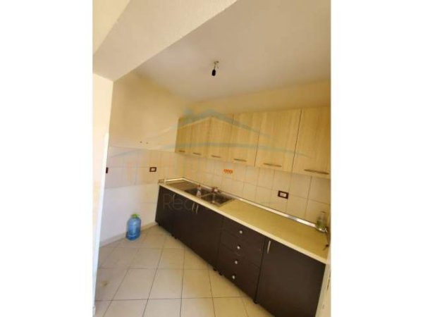 Tirane, jepet me qera apartament 1+1 Kati 3, 60 m² 350 Euro (Rruga e Kavajes)