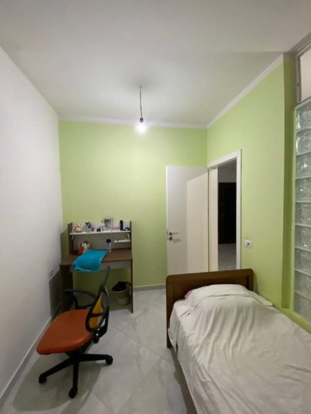 Tirane, jap me qera apartament 3+1+A+BLK Kati 3, 140 m² 350 Euro (Kastriotet)