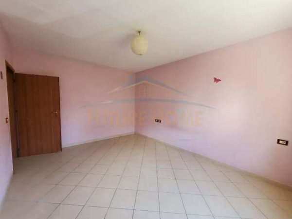 Tirane, jepet me qera apartament 1+1 Kati 3, 60 m² 350 Euro (Rruga e Kavajes)