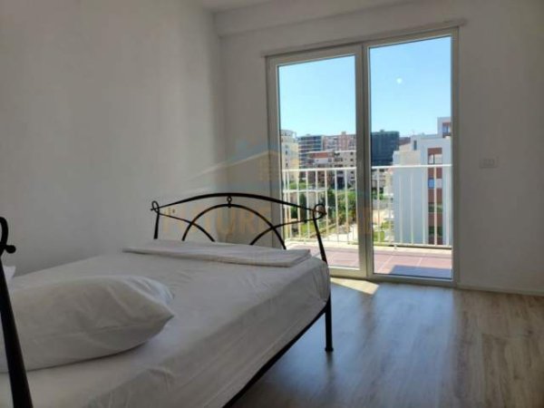 Tirane, jepet me qera apartament 2+1+BLK Kati 4, 95 m² 450 Euro (Unaza e Re)