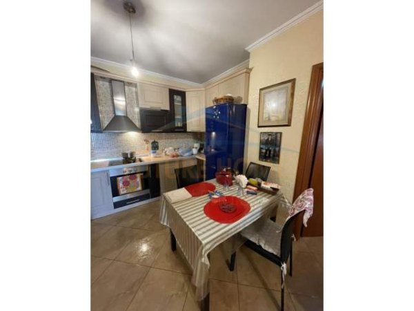 Tirane, shitet apartament Kati 1, 98 m² 113.000 Euro (Unaza e Re)