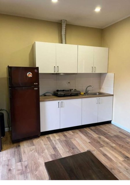 Tirane, jepet me qera apartament 1+1+BLK Kati 2, 70 m² 250 Euro (Tregu Elektrik)