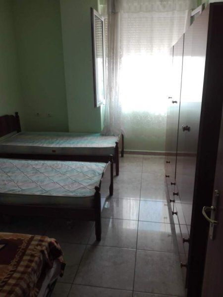 Tirane, jepet me qera apartament 1+1+A Kati 4, 84 m² 300 Euro (Terminali i Autobuzave perballe Spitalit Hygea)