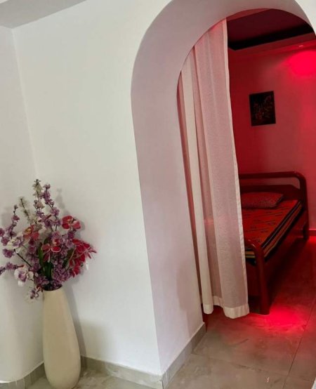 Tirane, jepet me qera ambjent biznesi Kati 1, 172 m² 800 Euro (PJETER BUDI)