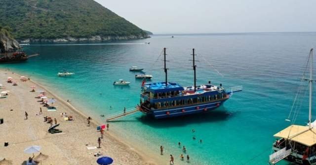 Boat Trip Albania - Udhetim ne Vlore me Anije