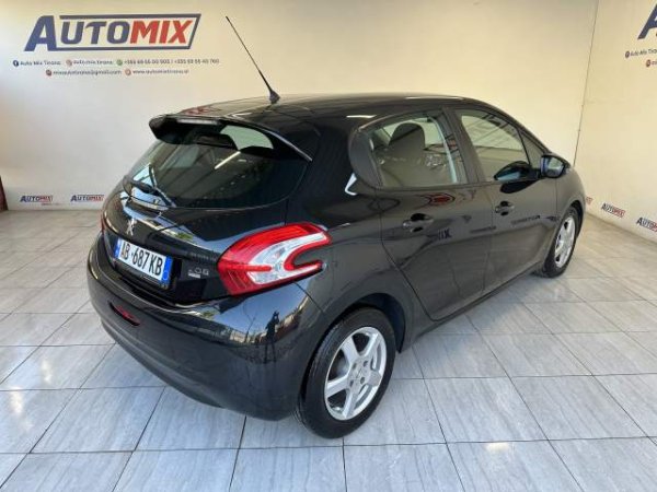 Tirane, shes makine Peugeot 208 Viti 2012, 6.900 Euro