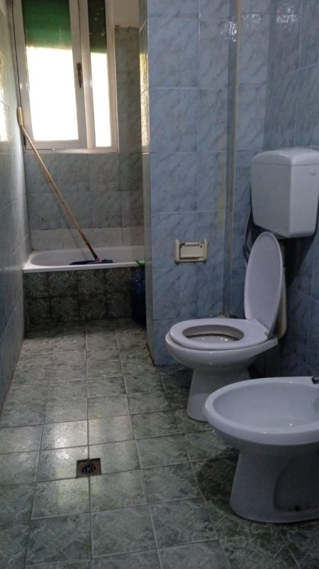 Tirane, jepet me qera apartament 1+1+BLK Kati 3, 80 m² 30.000 Leke (Spitali)