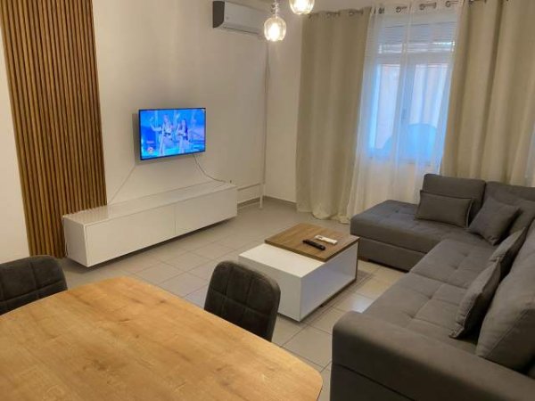 Tirane, jepet me qera apartament 1+1 Kati 5, 60 m² 400 Euro (Te Vasil Shanto, Prane KESH)