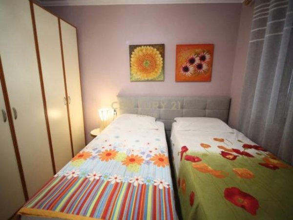 Tirane, jepet me qera apartament 2+1+BLK Kati 3, 80 m² 650 Euro (Prane Pazarit)