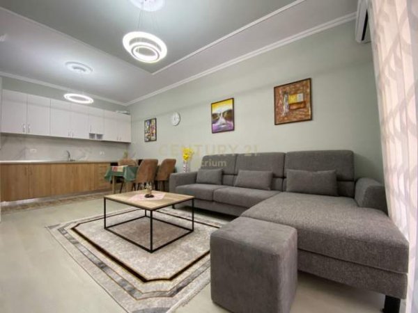 Tirane, jepet me qera apartament 2+1 Kati 2, 98 m² 600 Euro (Ali Demi)