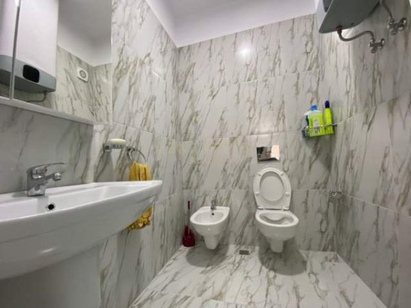 Tirane, jepet me qera apartament 2+1 Kati 2, 98 m² 600 Euro (Ali Demi)