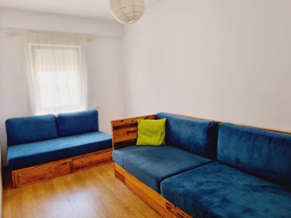 Tirane, jepet me qera apartament 2+1+BLK Kati 7, 82 m² 47.000 Leke (Frosina Plaku Pallatet Kontakt)