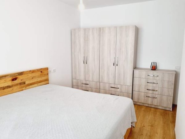 Tirane, jepet me qera apartament 2+1+BLK Kati 7, 82 m² 47.000 Leke (Frosina Plaku Pallatet Kontakt)