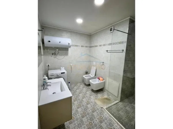 Durres, jepet me qera apartament 1+1 Kati 13, 89 m² 600 € 