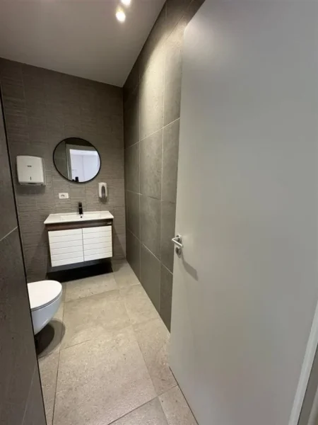 Tirane, jepet me qera magazine Kati 0, 145 m² 2.000 € (autostrada tirane durres)