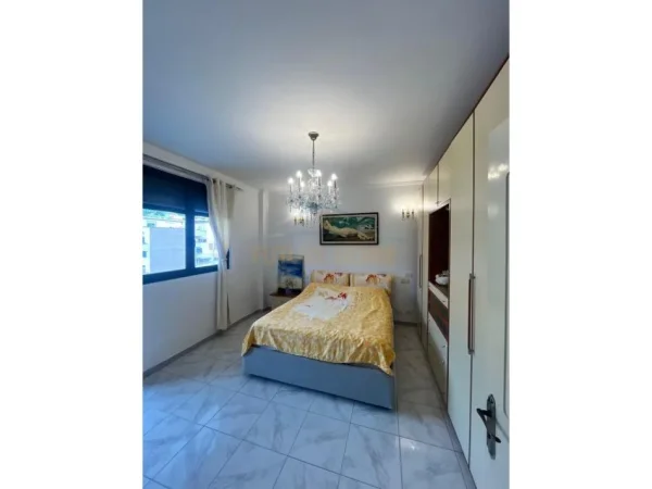Durres, jepet me qera apartament 2+1 Kati 5, 136 m² 600 € 