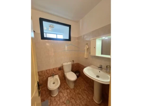 Durres, jepet me qera apartament 2+1 Kati 5, 136 m² 600 € 