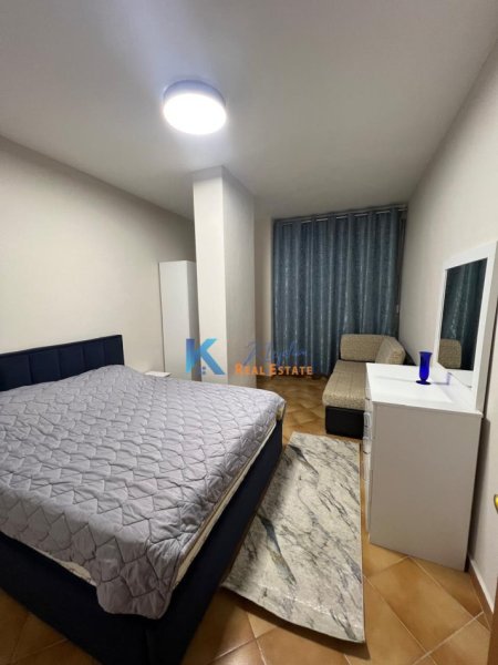 Tirane, jap me qera apartament 1+1+Ballkon Kati 6, 65 m² (Sheshi Wilson, prane Gjimnazit Petro Nini Luarasi)