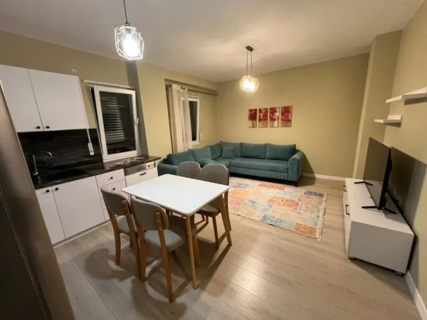 Tirane, jepet me qera apartament 1+1+Ballkon Kati 4, 60 m² 500 € (Ali Demi)