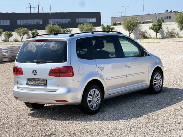 Durres, shitet makine VOLKSWAGEN TOURAN Nafte, gri metalizato manuale