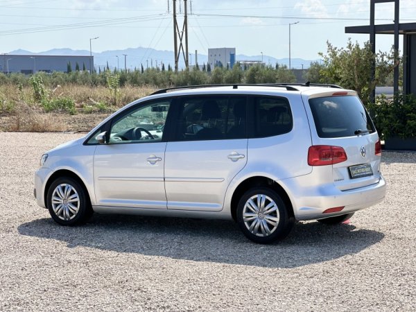 Durres, shitet makine VOLKSWAGEN TOURAN Nafte, gri metalizato manuale