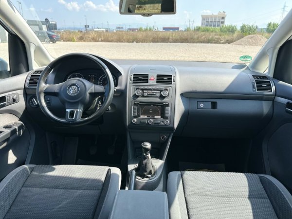 Durres, shitet makine VOLKSWAGEN TOURAN Nafte, gri metalizato manuale