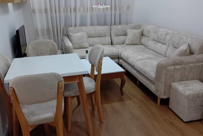 Tirane, jepet me qera apartament 1+1+Ballkon Kati 7, 45 m² 450 € (Rezidenca Kadiu)