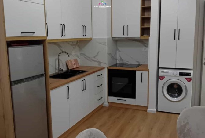 Tirane, jepet me qera apartament 1+1+Ballkon Kati 7, 45 m² 450 € (Rezidenca Kadiu)