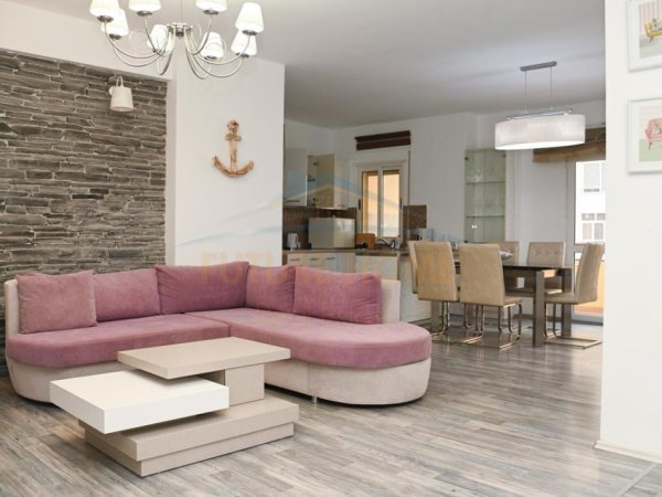 Durres, jepet me qera apartament 2+1 Kati 4, 135 m² 900 € 