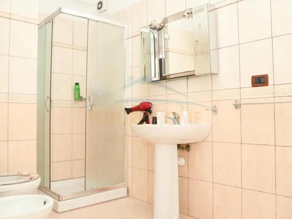 Durres, jepet me qera apartament 2+1 Kati 4, 135 m² 900 € 