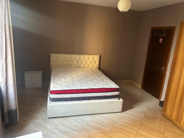 Tirane, jepet me qera apartament 2+1+Ballkon Kati 2, 110 m² 570 € (Astir /Pallatet Fratari)