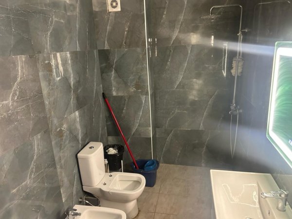 Tirane, jepet me qera apartament 2+1+Ballkon Kati 2, 110 m² 570 € (Astir /Pallatet Fratari)