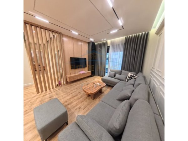 Tirane, jepet me qera apartament 2+1 Kati 1, 116 m² 1.500 € 